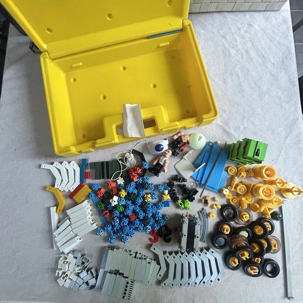 Vintage Fisher Price Construx 283pcs Building Mixed Parts Yellow Hard Case 1980s